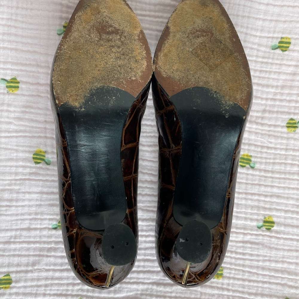 Stuart Weitzman Embossed Brown Patent Leather Pumps Size 8.5 - Picture 9 of 11